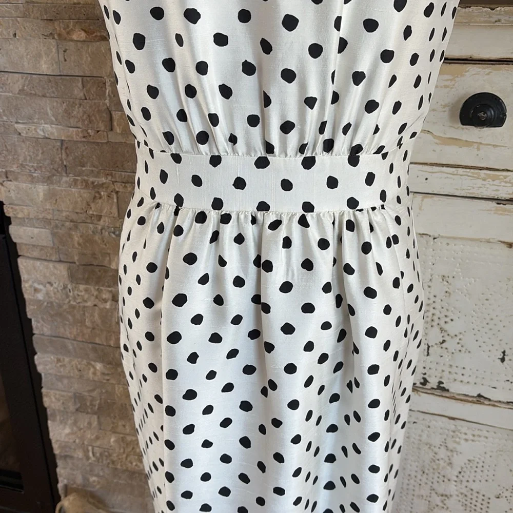 Kate Spade 100% silk white black polka dot sleeveless ruffle top dress. Size zip